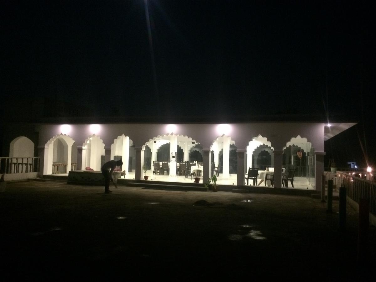 Hotel Isabel Palace Khajurāho Extérieur photo