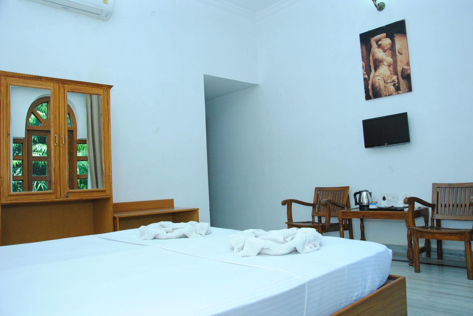 Hotel Isabel Palace Khajurāho Extérieur photo